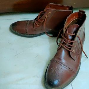 Brogue boots